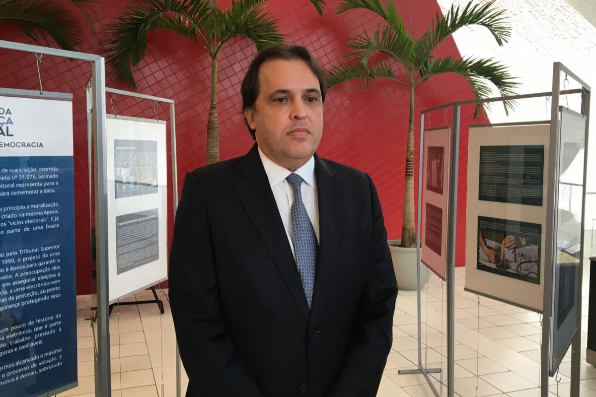 ‘Aproxima Justiça Eleitoral da sociedade’, diz presidente do TRE-BA sobre exposição em shopping de Salvador