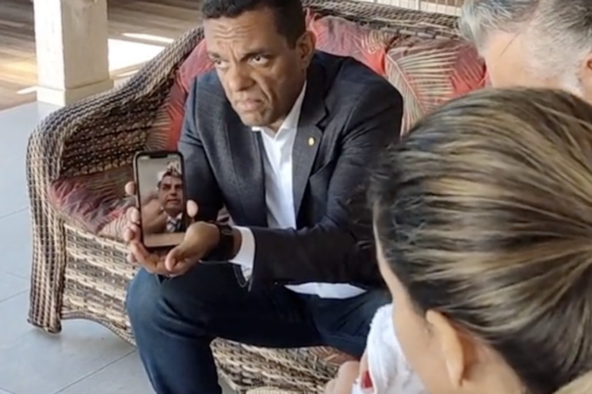 Deputado que visitou família de tesoureiro petista já ameaçou receber apoiadores do PT à bala