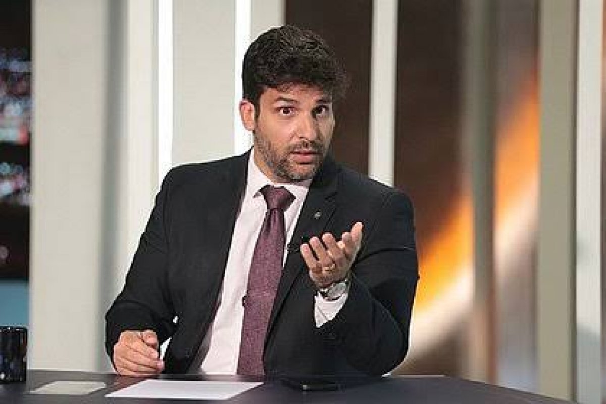 Porciúncula quer processar Rui Costa por decreto que exige comprovante de vacinação em SACs