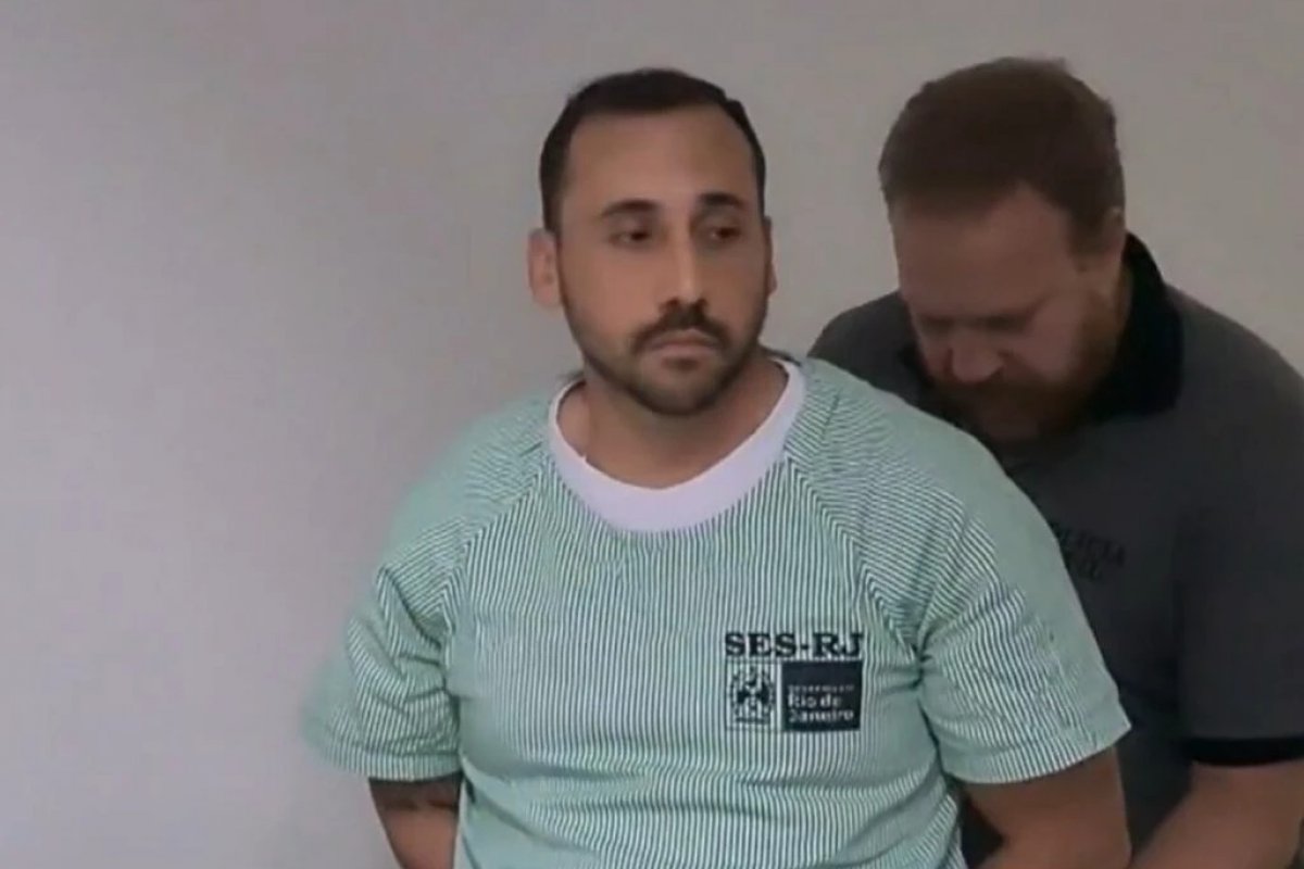 Polícia faz perícia em gaze, frascos de sedativos e celular apreendidos de anestesista preso por estupro