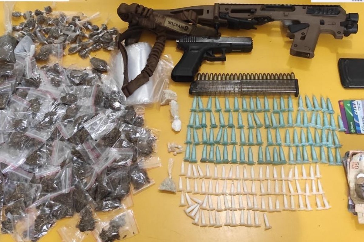 Homem é preso com arma, drogas e veículo no município de Camaçari