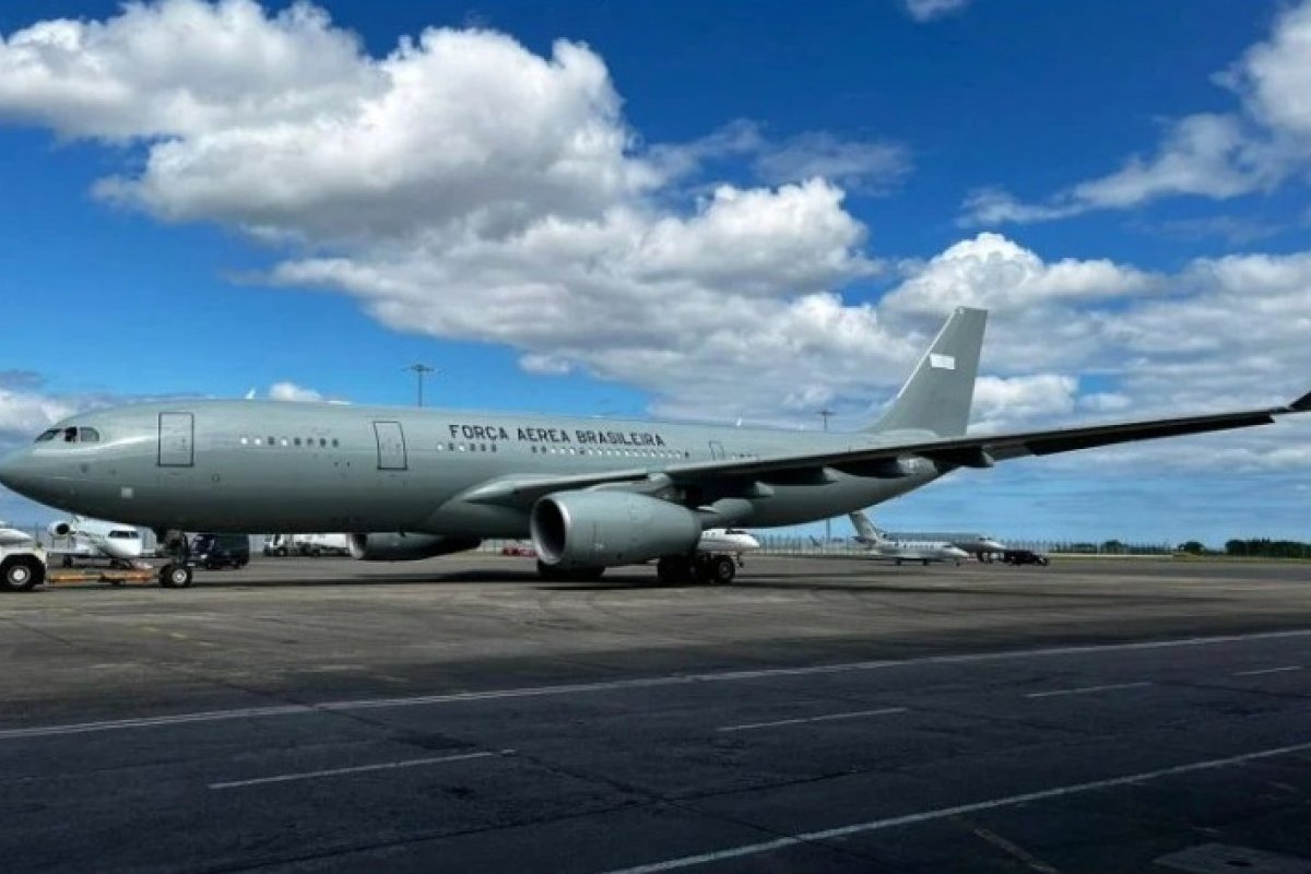 Na Irlanda, FAB revela pintura do 1º Aurbus KC-30