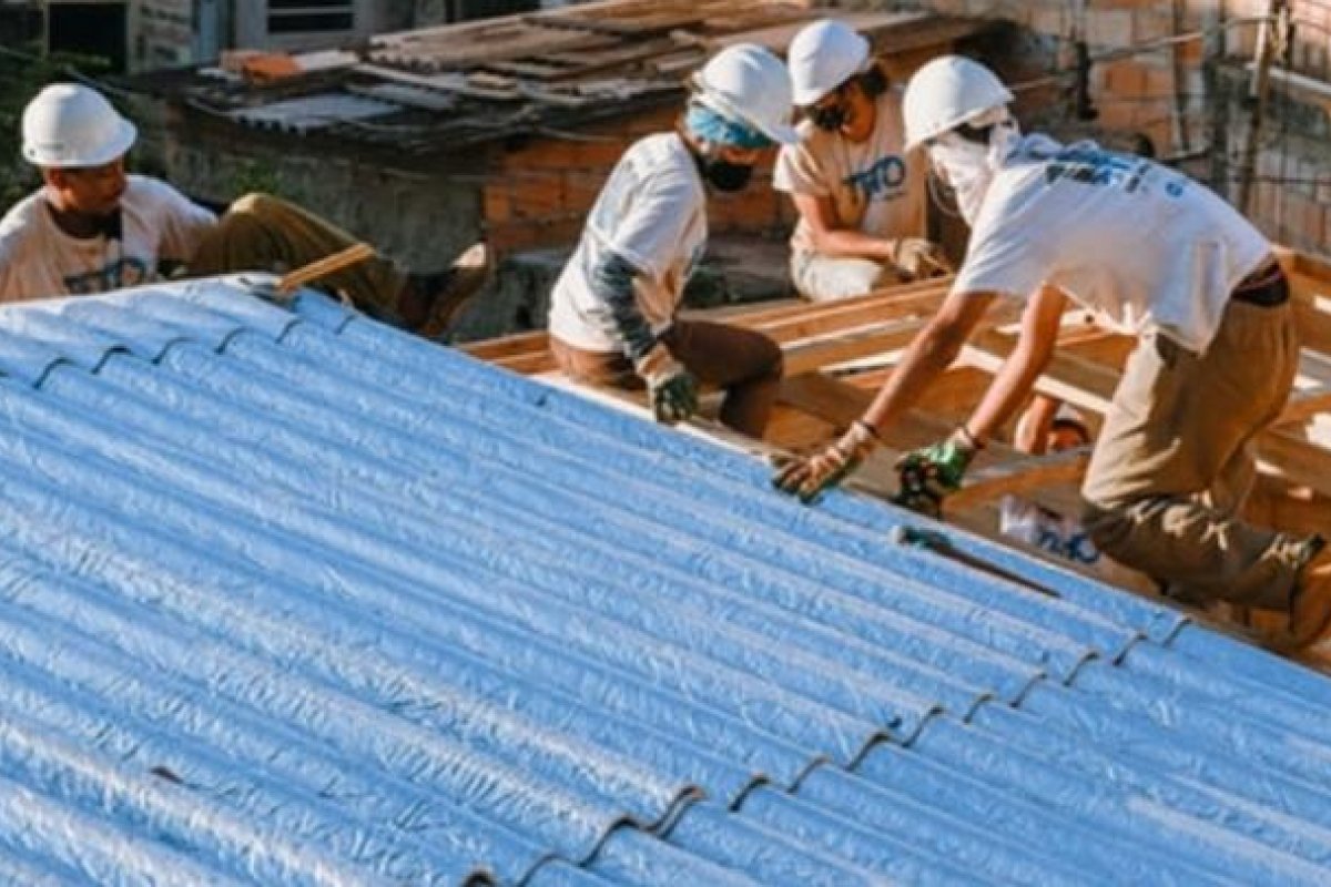 Ação social implementa moradias com telhas ecológicas a partir de 70 mil caixinhas de suco!