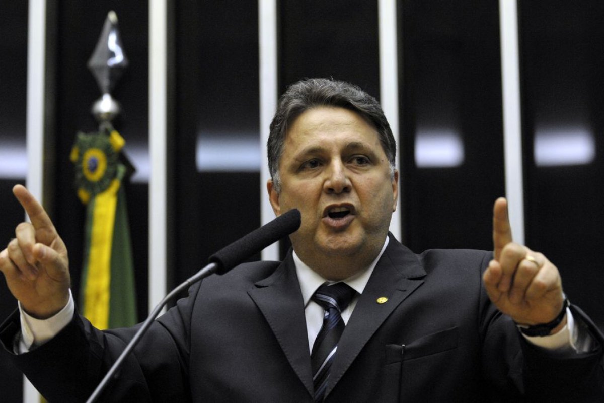 Garotinho tem direitos políticos restabelecidos pelo STJ