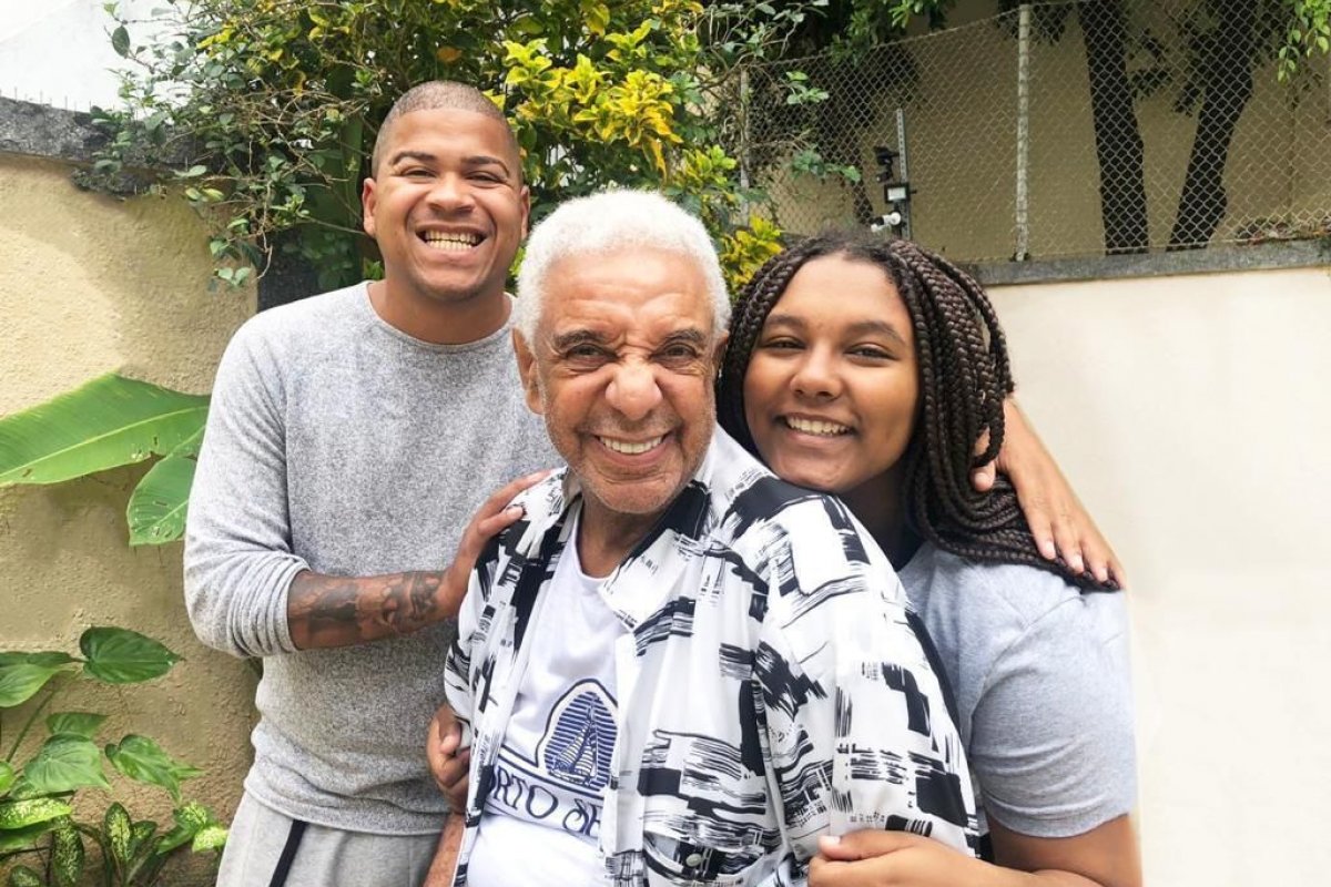 Sobrinho de Agnaldo Timóteo lançará biografia sobre vida do artista