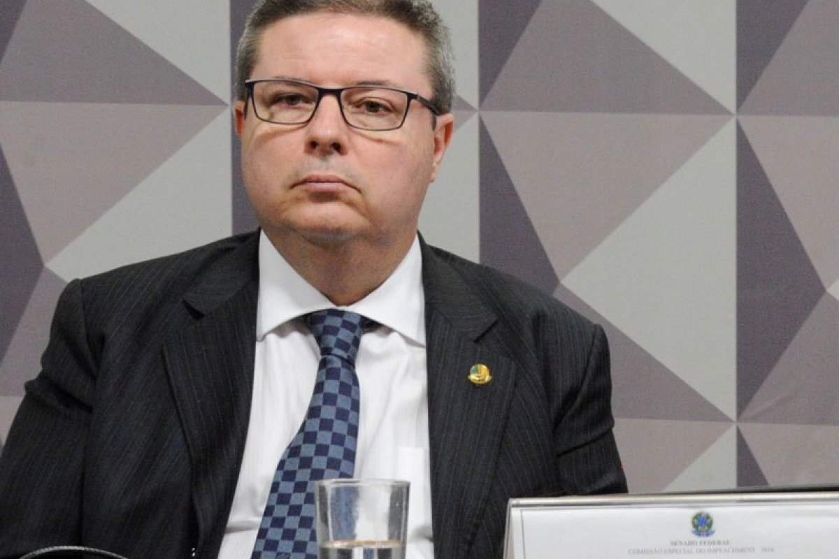 Anastasia deixa o PSDB e aceita convite do PSD de Otto Alencar