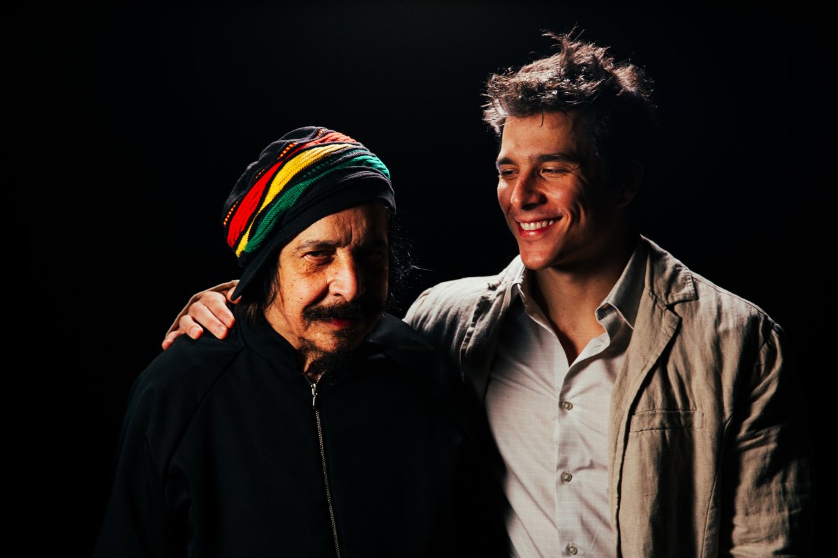 Benito di Paula tem a carreira celebrada no EP Madrugada, que reúne regravações de clássicos nas vozes de importantes nomes da música brasileira!