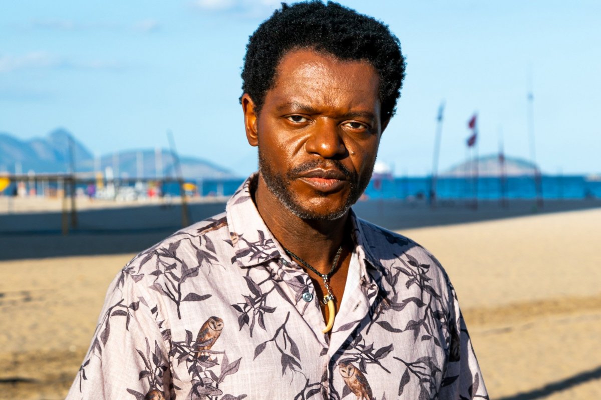 Do Congo para o Brasil, ator Bukassa Kabengele comemora 25 anos de carreira com destaque no streaming e lançamentos no cinema!