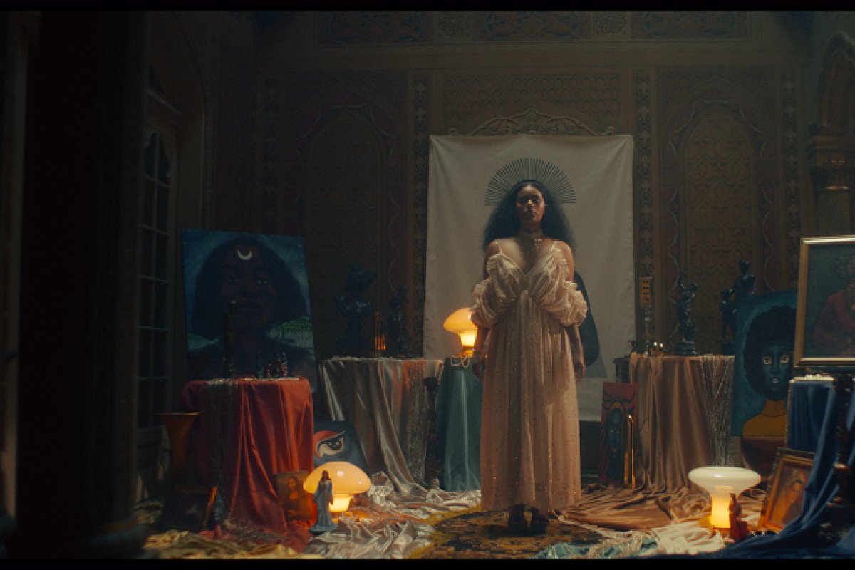 Rachel Reis anuncia álbum de estreia com single “Lovezinho”