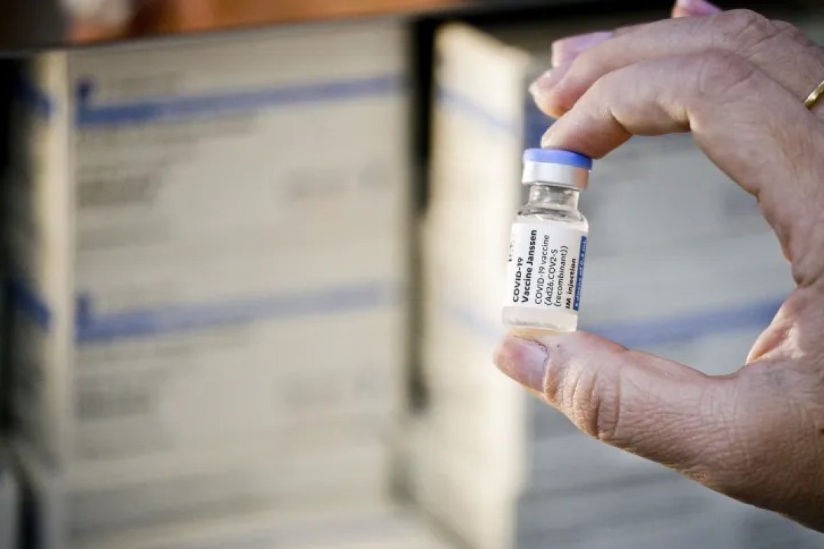 Covid-19: Ministério da Saúde explica esquema de aplicação da vacina Janssen