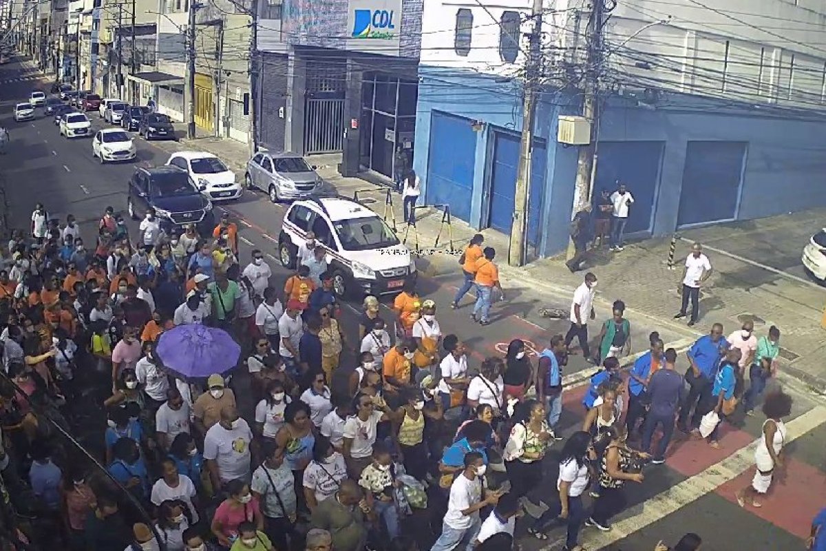 Agentes de endemia cobram reajuste salarial em manifestação em Salvador