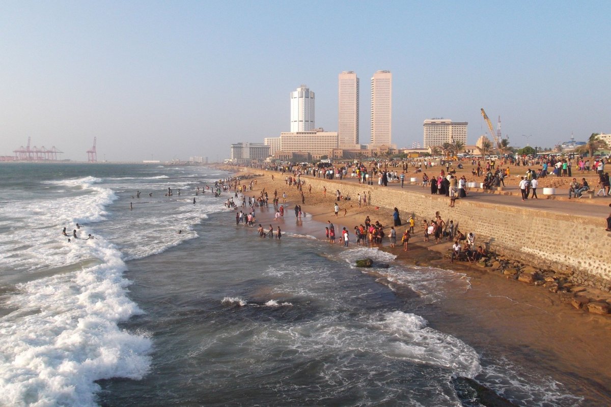 Primeiro-ministro é empossado como presidente interino de Sri Lanka