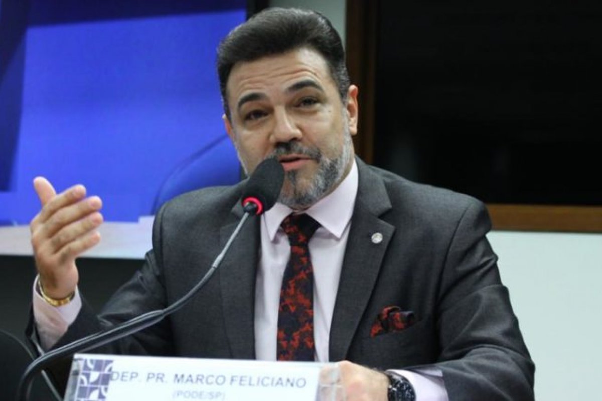 CPI das Fake News inicia com bate-boca entre Randolfe e Feliciano