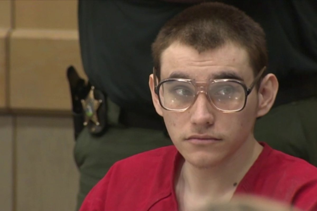 Estados Unidos iniciam julgamento contra autor de massacre escolar que deixou 17 mortos
