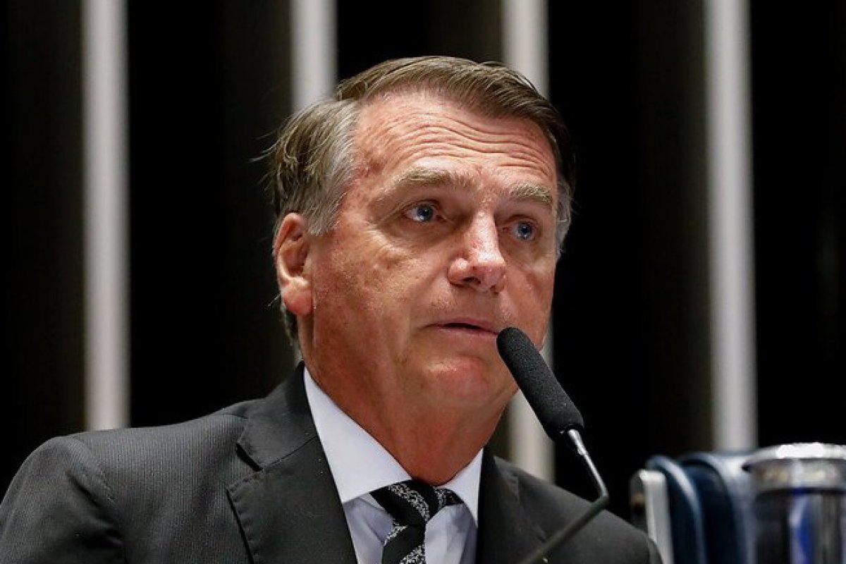 Bolsonaro relata sintomas gripais durante conversa com apoiadores