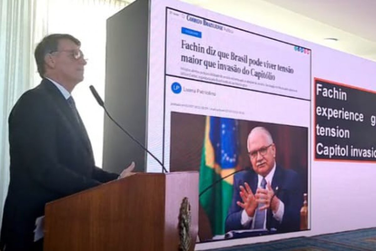 "Estou sendo acusado de ser a pessoa que quer dar o golpe", diz Bolsonaro sobre ministros do STF