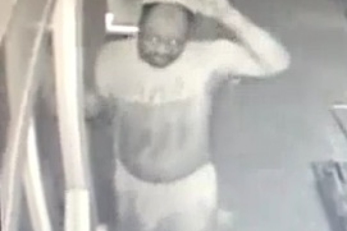 Polícia divulga imagem de homem suspeito de furtar um estabelecimento no bairro de Brotas