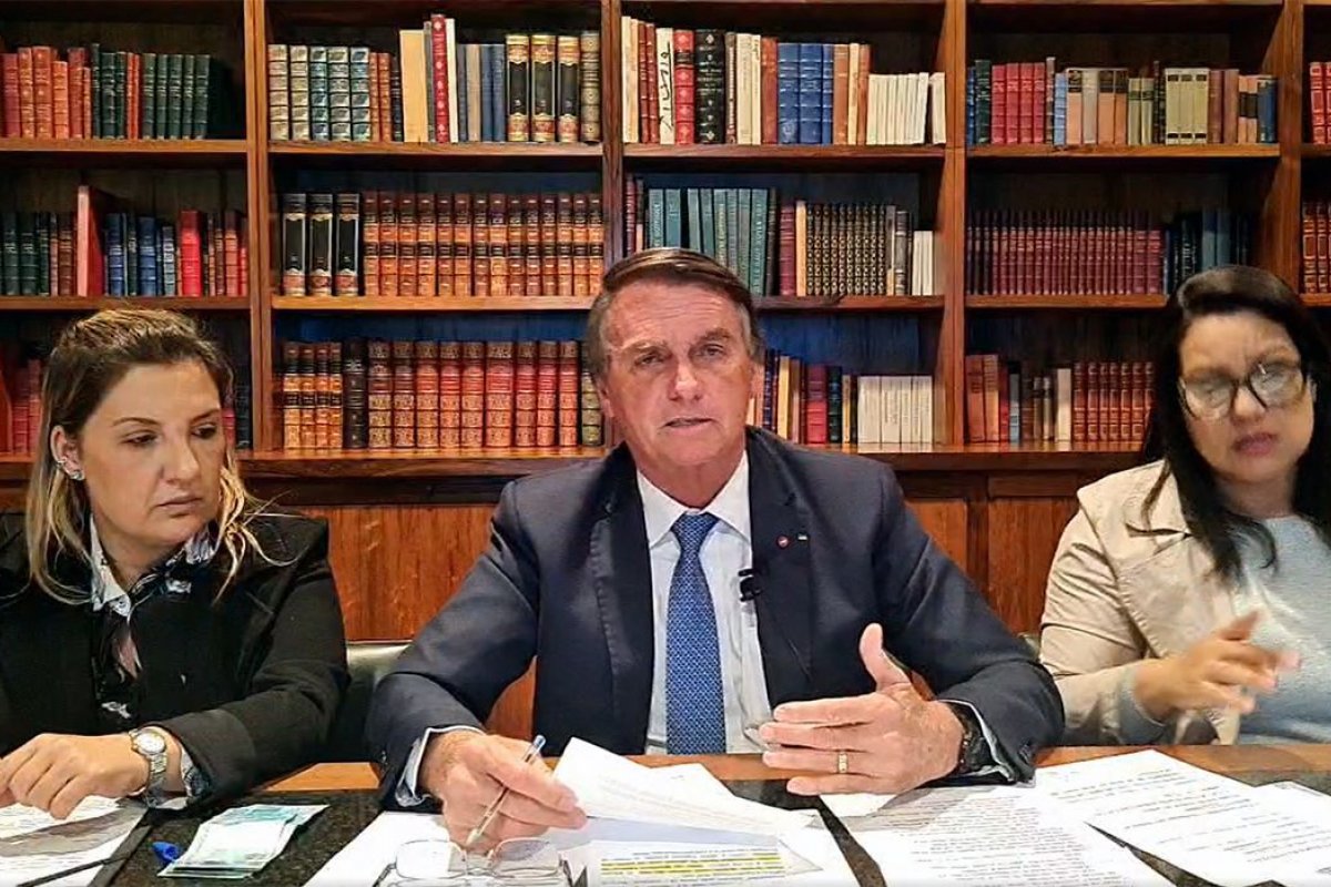 YouTube derruba live de Bolsonaro sobre urnas eletrônicas em 2021