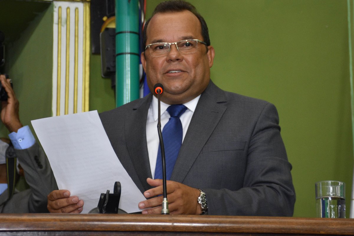 Câmara convoca sessão em "recesso" para votar aumento de servidores