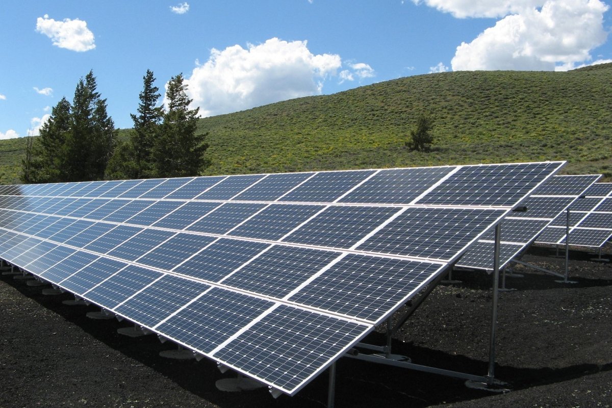 Energia solar cresce e ultrapassa gás e biomassa na matriz brasileira, aponta estudo