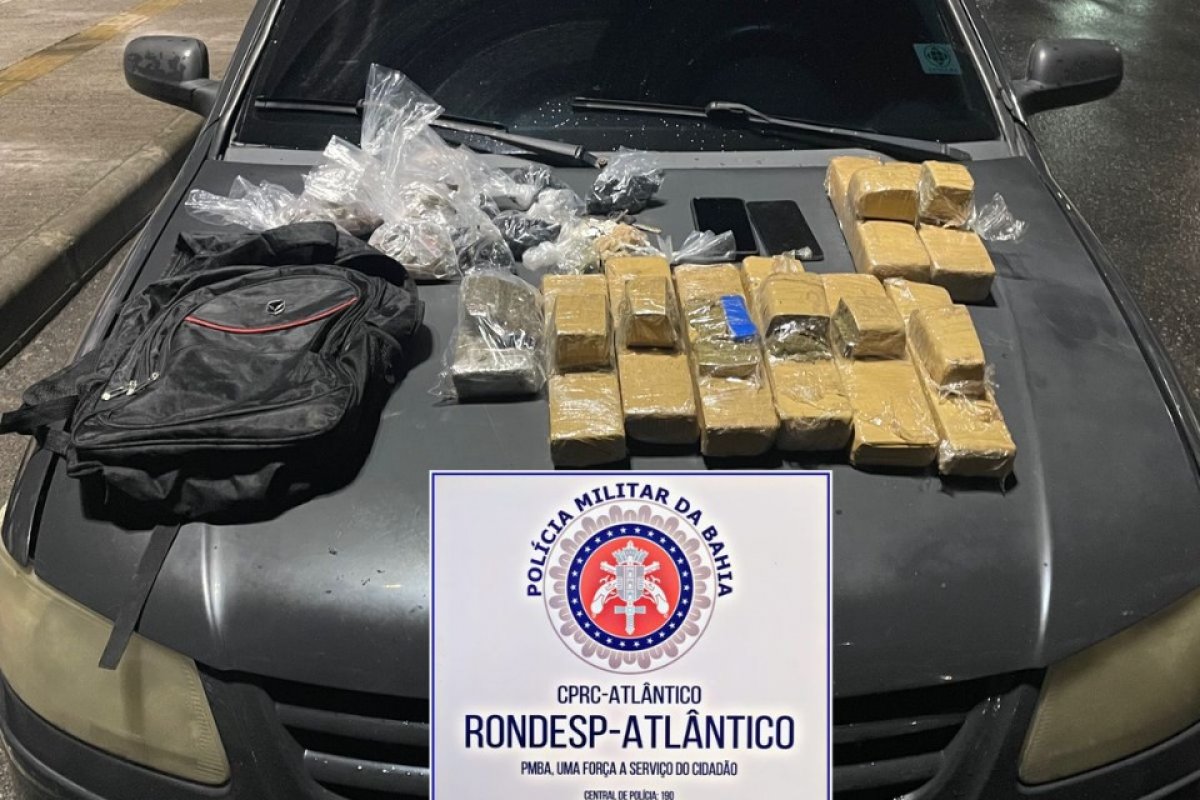 PM apreende tabletes de maconha e porções de crack dentro de veículo na BA-526