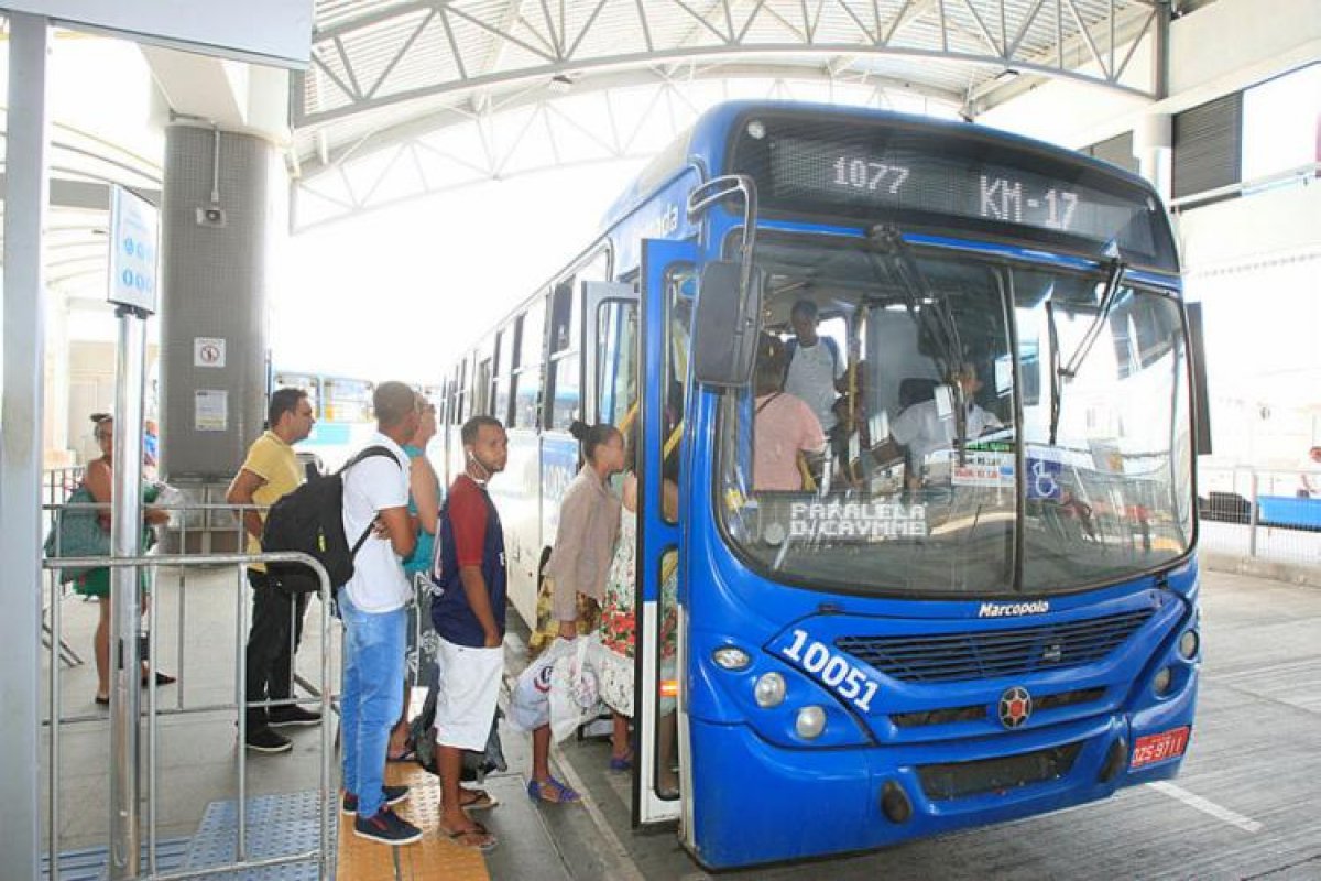 Trabalhadores do sistema de transporte ganham programa de vacinação