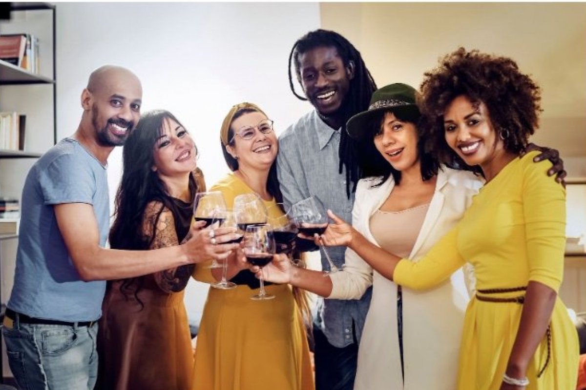 Celebre o Dia do Amigo com uma taça de vinho!