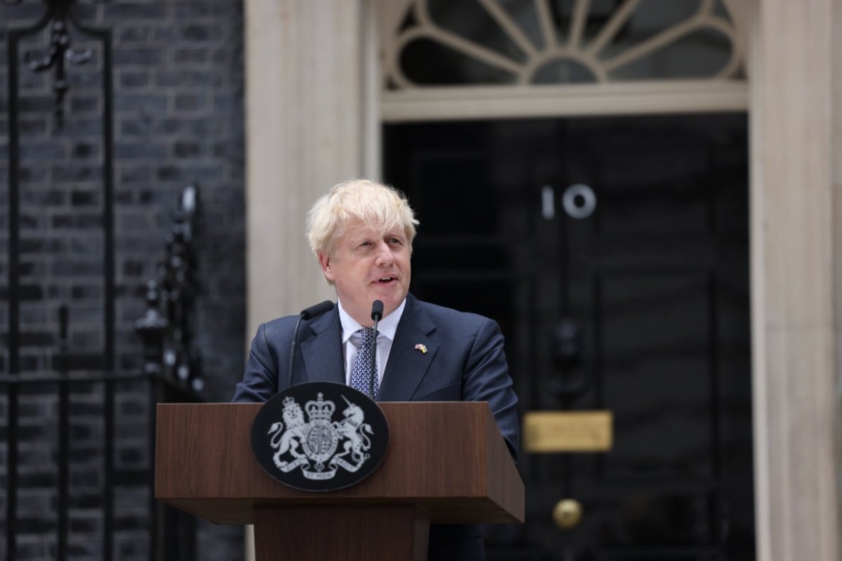 'Hasta la vista, baby', diz Boris Johnson ao se despedir do parlamento