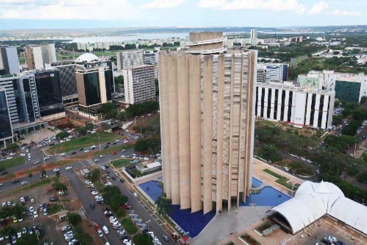 Celular de diretor da Caixa achado morto será examinado pela perícia