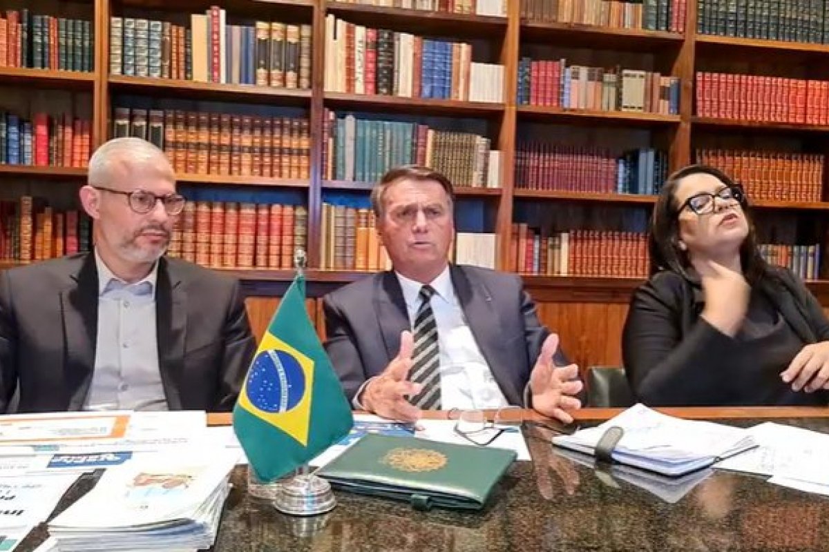 Bolsonaro diz que 'liberação da maconha' aumentou número de homicídios no Uruguai