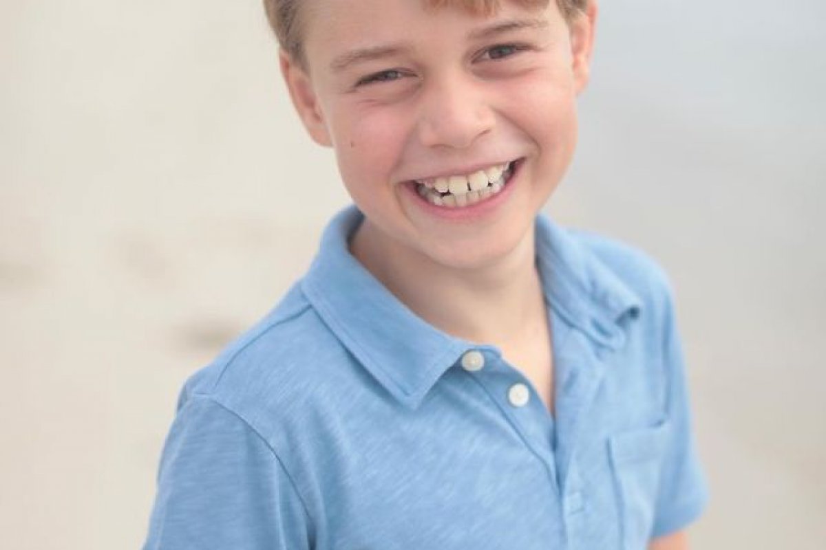Príncipe George completa nove anos e pais compartilham nova foto oficial