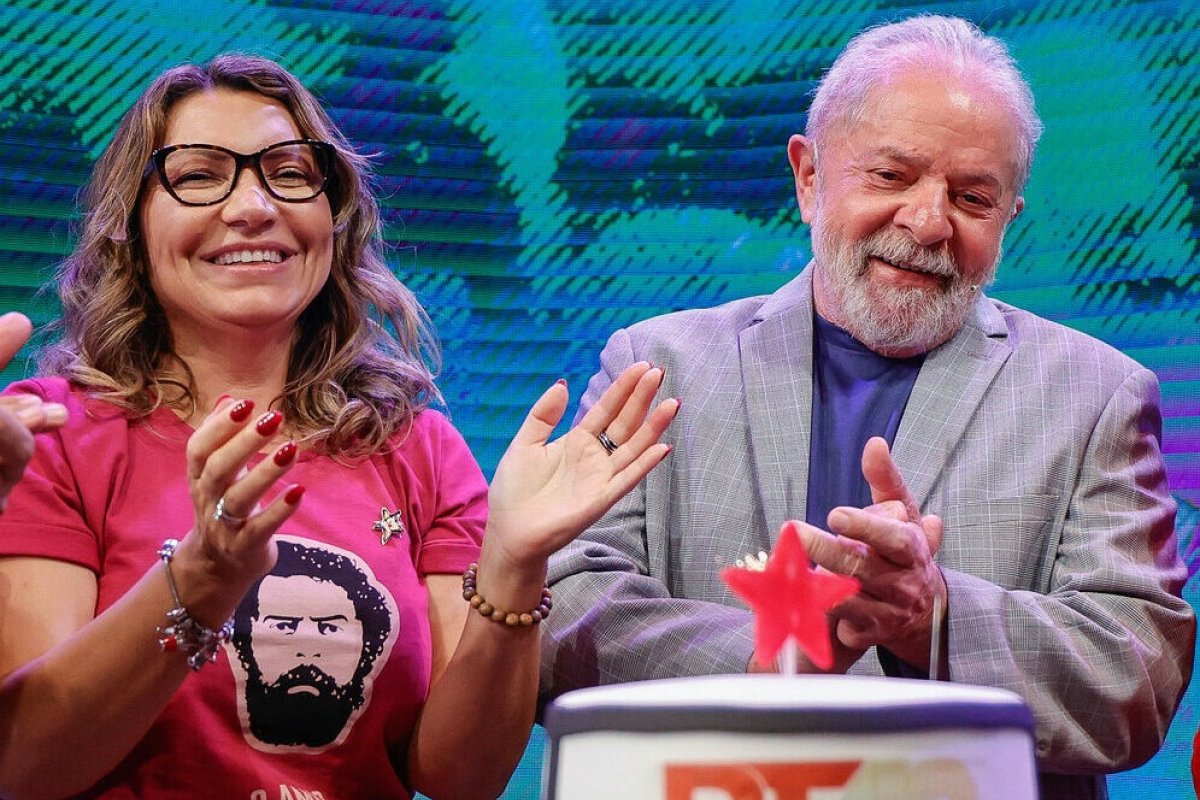 Além do salário de R$ 23,2 mil, PT paga extra de R$ 100 mil a Lula