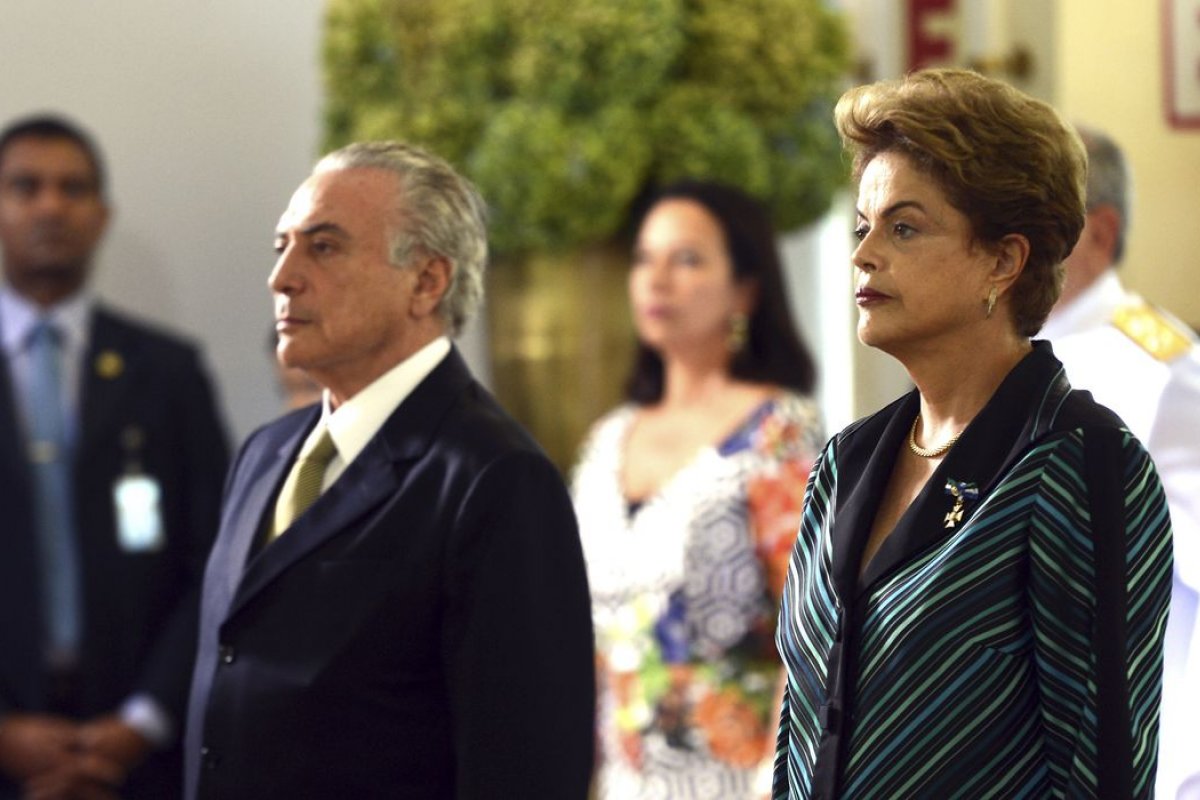 "História não perdoa traição", diz Dilma em resposta a Temer