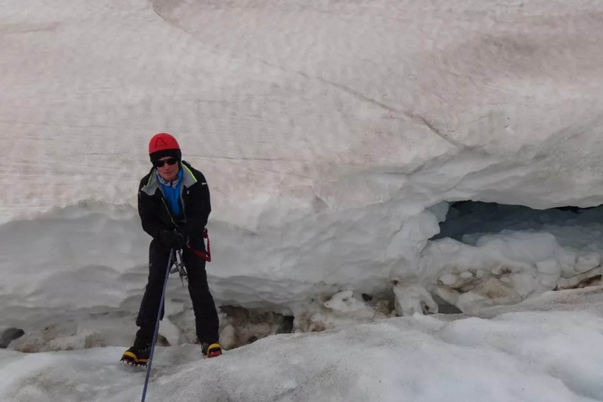 Curitibano de 68 anos se torna brasileiro mais velho a chegar ao topo do Everest