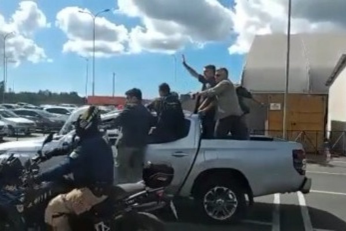 Vídeo: Bolsonaro desembarca em Vitória para cumprir agenda de pré-campanha