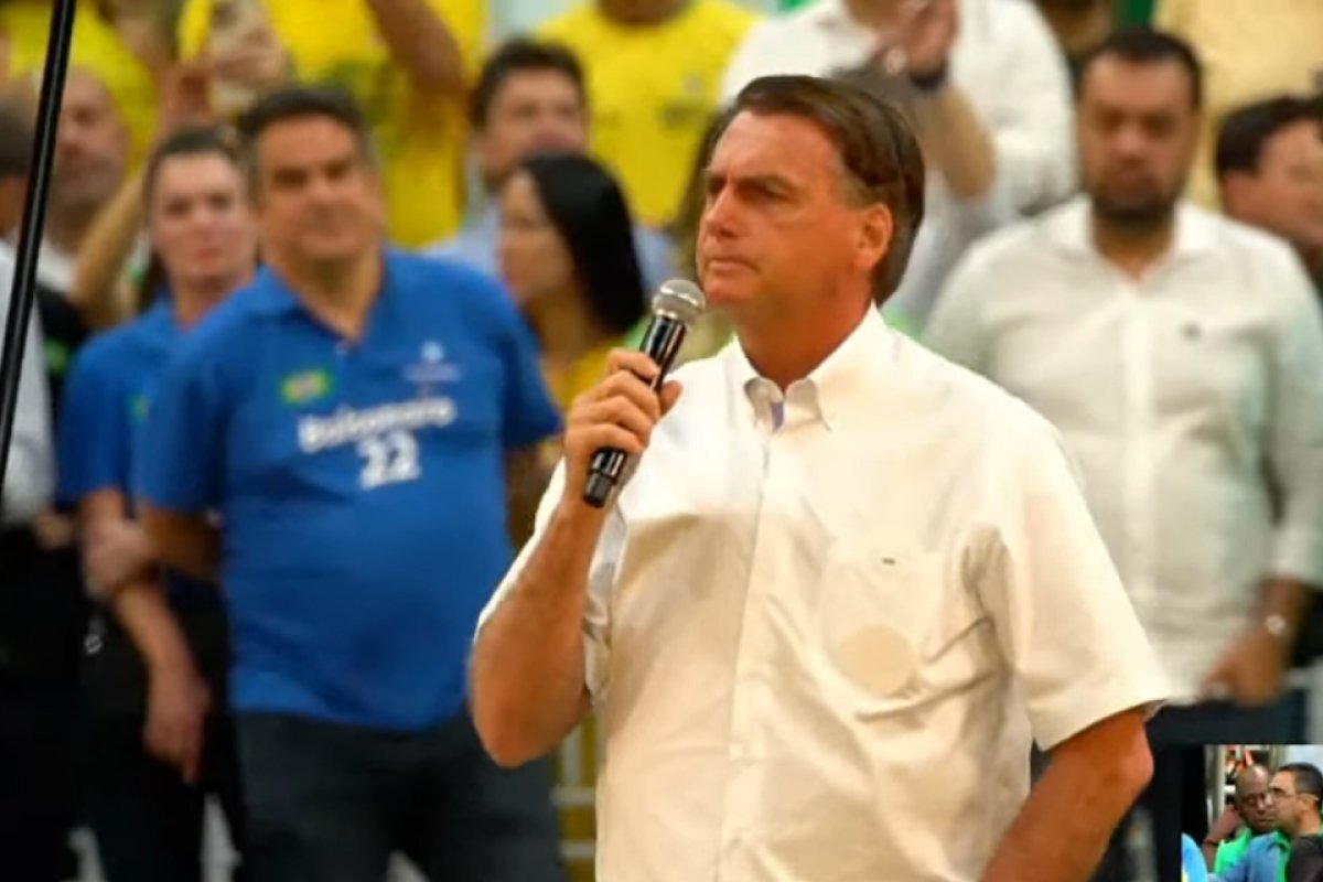 'Peço que esse povo brasileiro nunca experimente as dores do comunismo', diz Bolsonaro