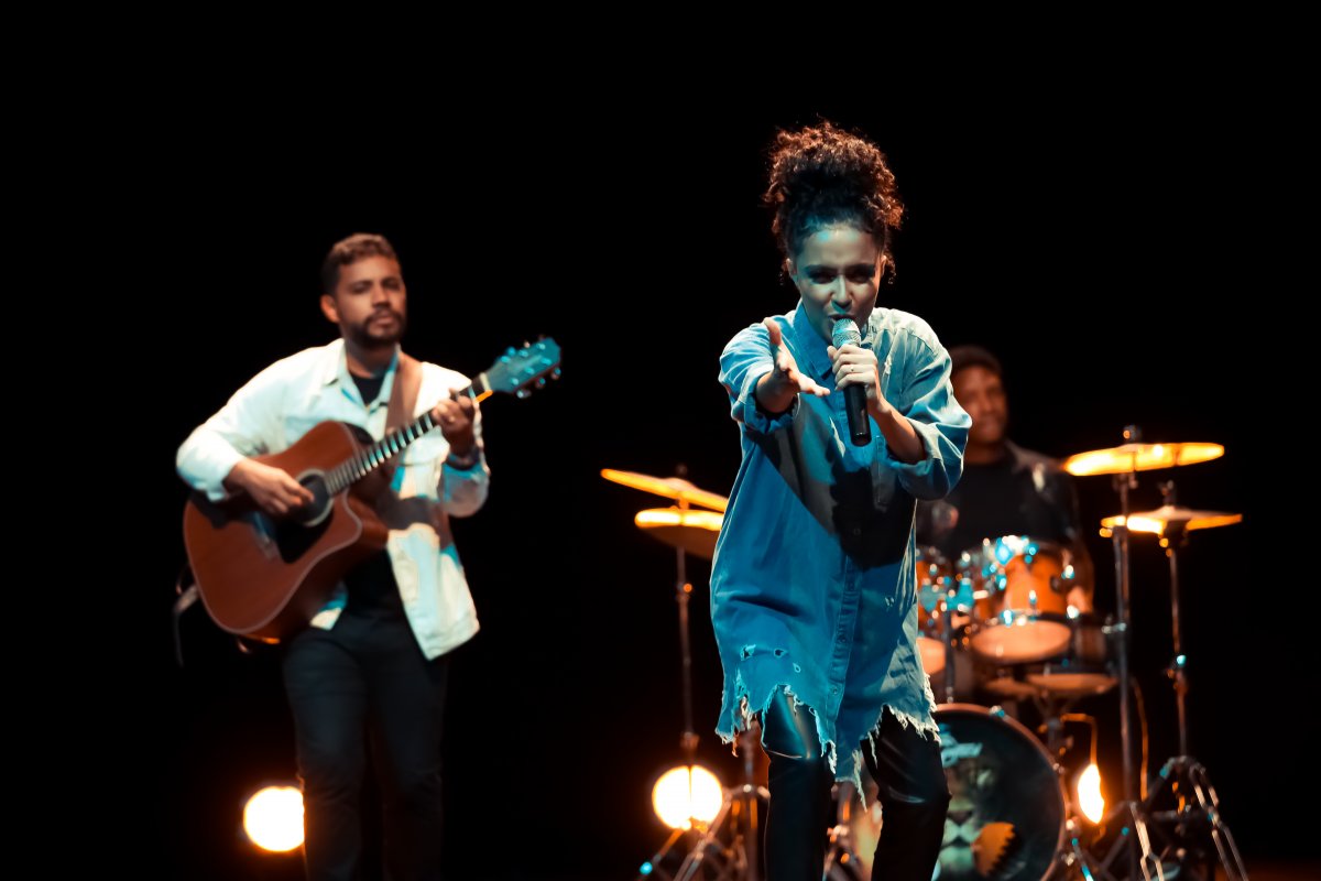 Tirza Almeida, revelação da música gospel, lança a canção “Te Conhecer”!