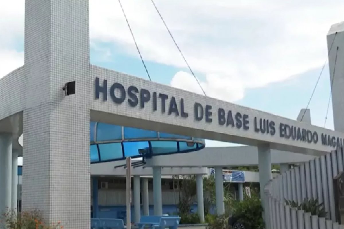 Mulher é assassinada com golpes de facada e tiros de arma de fogo