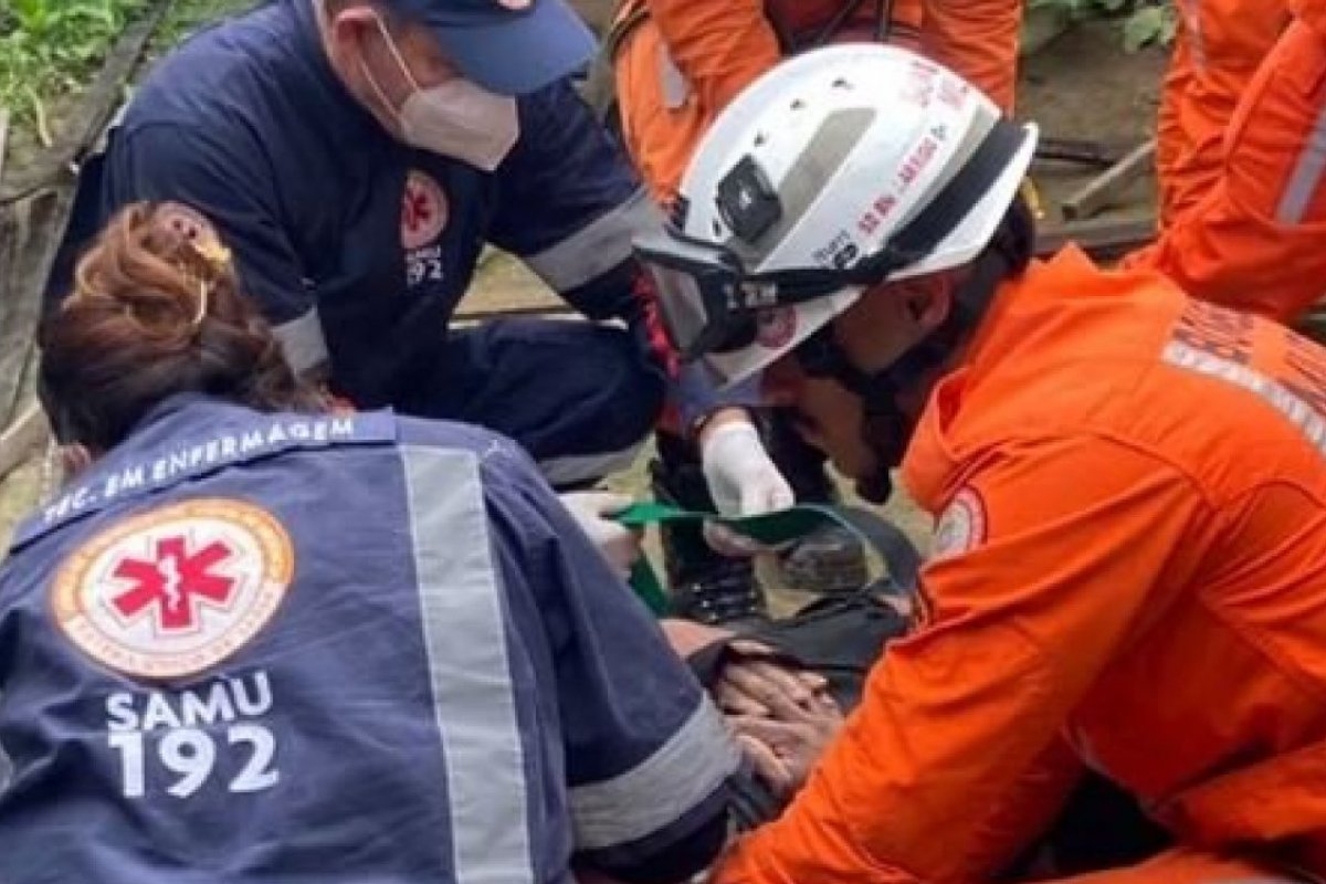 Homem cai em cisterna com quase 15 metros de profundidade em Vitória da Conquista, sudoeste da Bahia