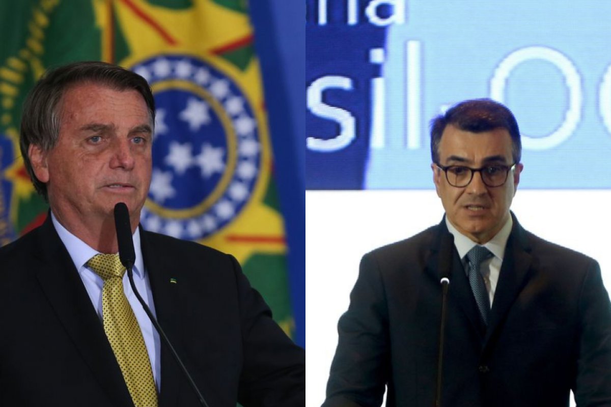 "Não tem nenhum motivo pra trocar nenhum ministro neste momento" diz Bolsonaro sobre Carlos França