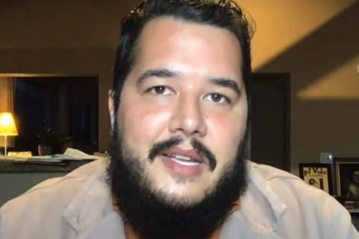 Bernardo Küster cobra Moraes sobre desbloqueio de redes sociais: "Já deu, né?"