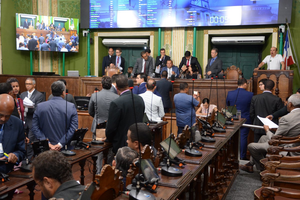 Câmara suspende votação dos vetos do projeto do transporte por aplicativo