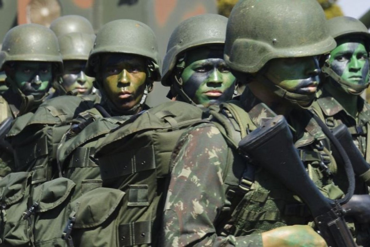 Secretário de Defesa dos EUA vem ao Brasil pedir respeito à democracia