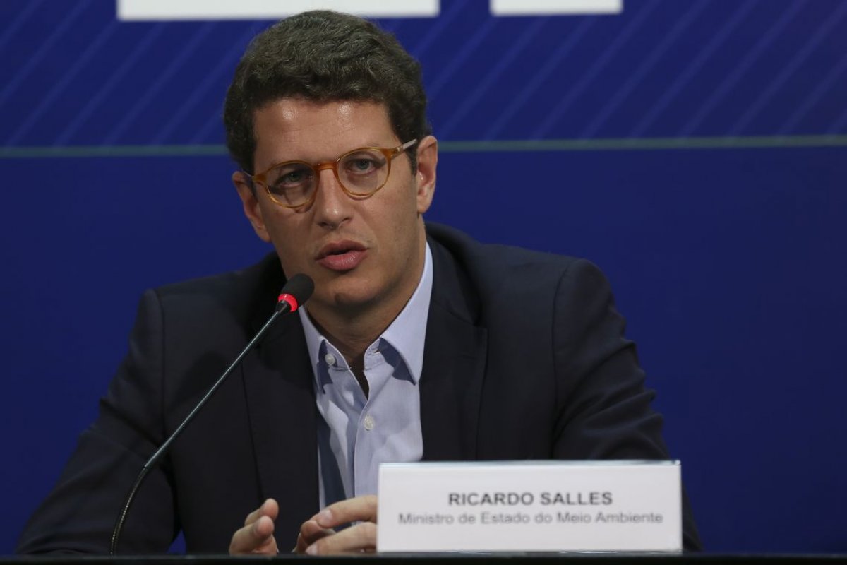 Ricardo Salles culpa PT por 'fragilização de órgãos ambientais'