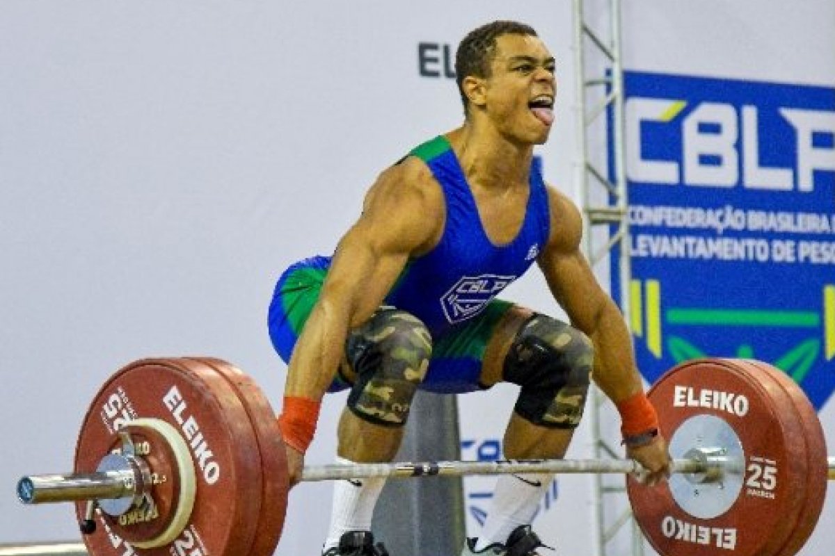 Josué Lucas bate recorde brasileiro do arranco na disputa dos 73kg no Pan-Americano de Levantamento de Pesos!