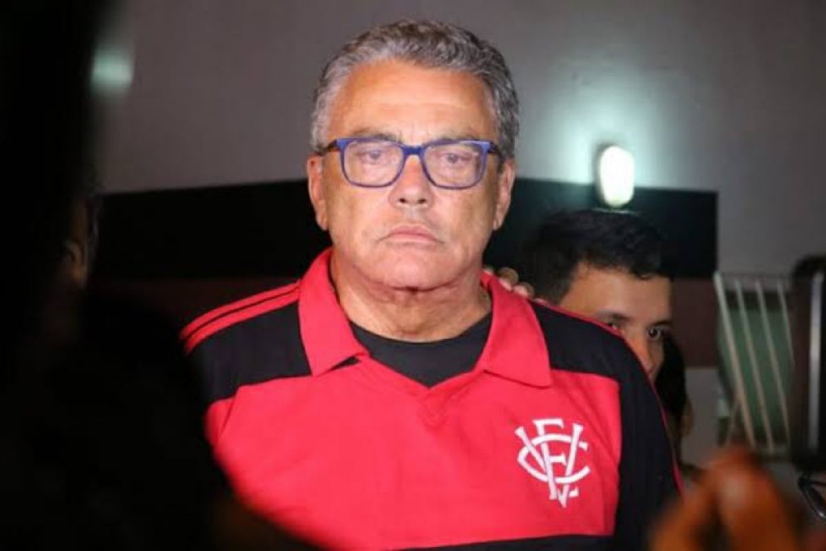 Justiça nega recurso e mantém Paulo Carneiro fora do Vitória