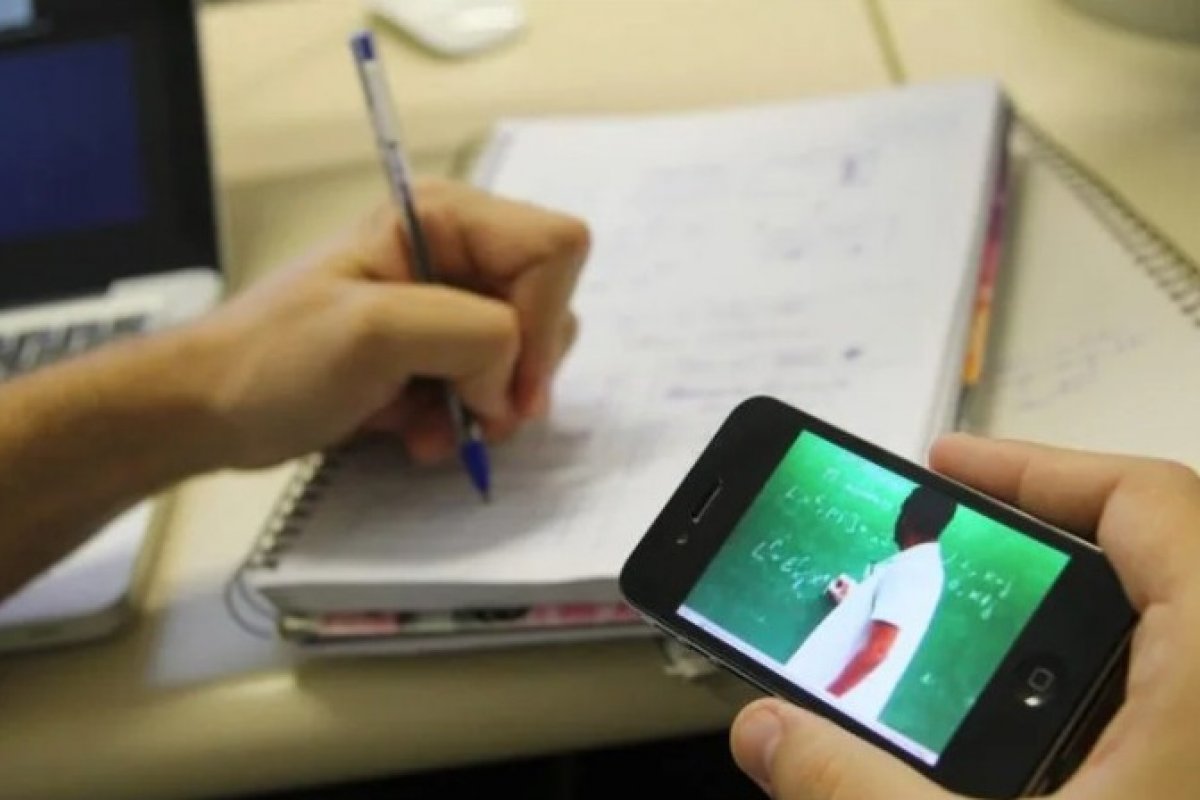 Em 2020, 60% dos professores se formaram à distância no Brasil, diz pesquisa