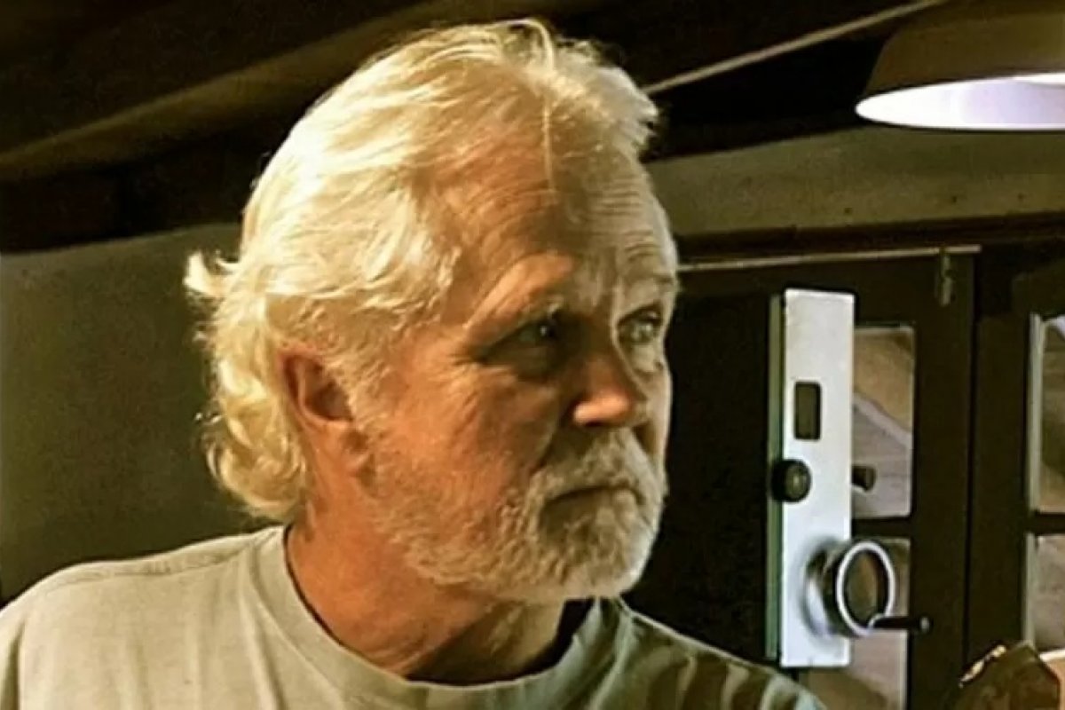 Ator norte-americano dado como morto ainda está vivo no hospital