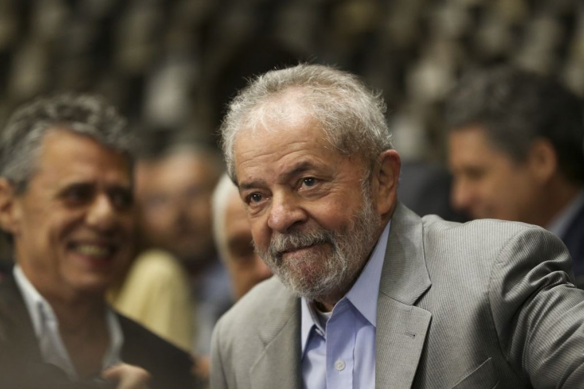 Salário de Lula custou R$ 141 mil ao PT em seis meses