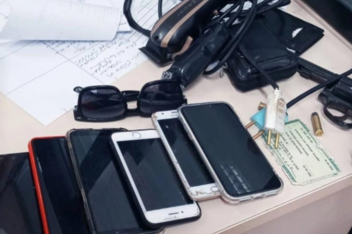 Polícia Militar recupera carro e apreende arma de fogo no Imbuí, em Salvador